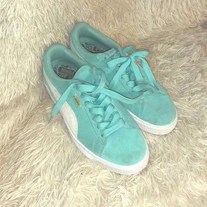 Women’s Puma sneakers